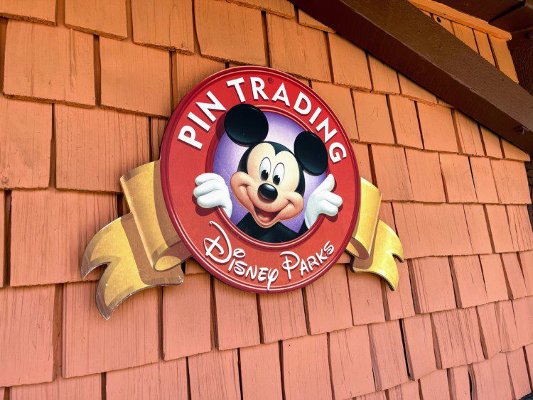 Disney Pins Trading - Disney World 2021 Vlog - Pin Trading Disney Springs 